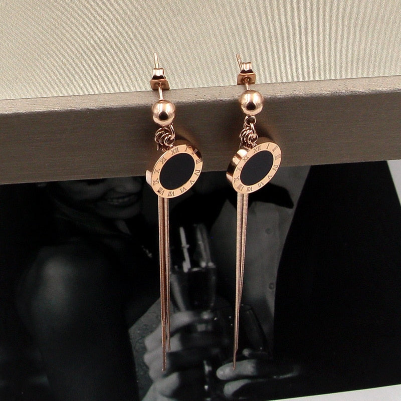 Roman hanging black steel earrings 